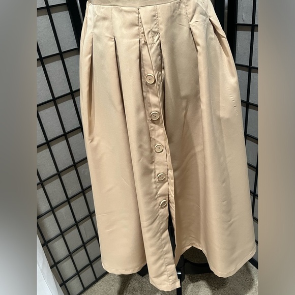 AmyEnjoyLife Tan DRESS, VERSATILE OCCASION, MIDI LENGTH, WOMEN SIZE M. - Picture 8 of 9